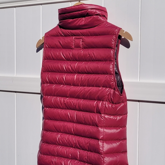 GAP Women's Raspberry Quilted Vest - Picture 7 of 7